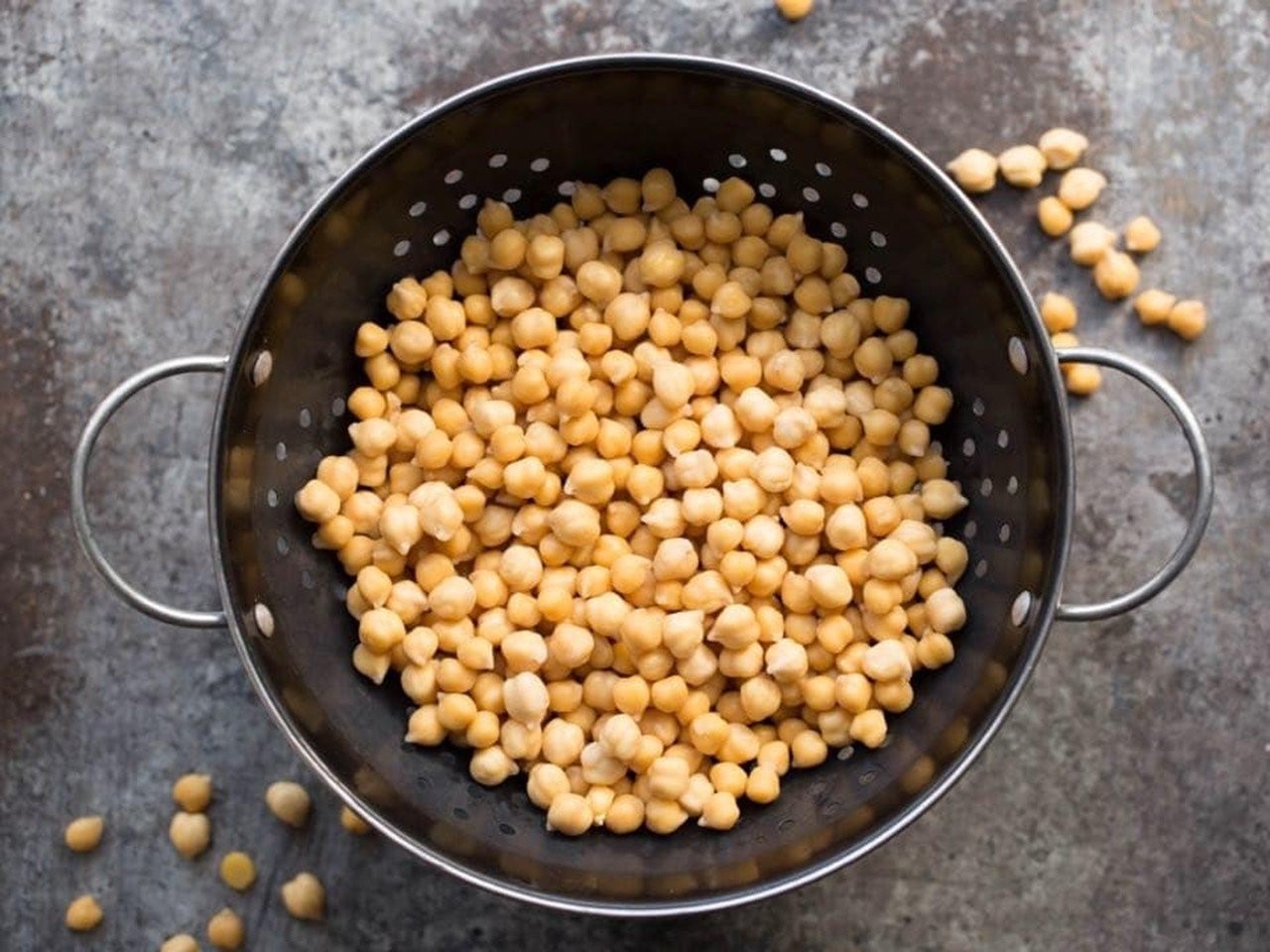 the-perfect-snack-glow-magazine-chickpeas.jpg