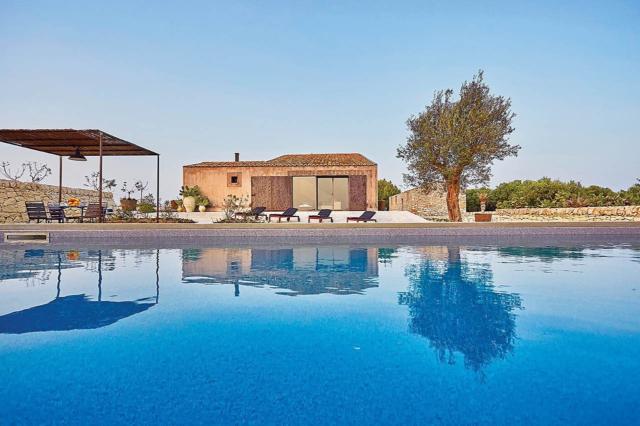 urlaubsarchitektur-cozzo-tre-venti-pool-001-credit-giuseppe-la-colla.jpg