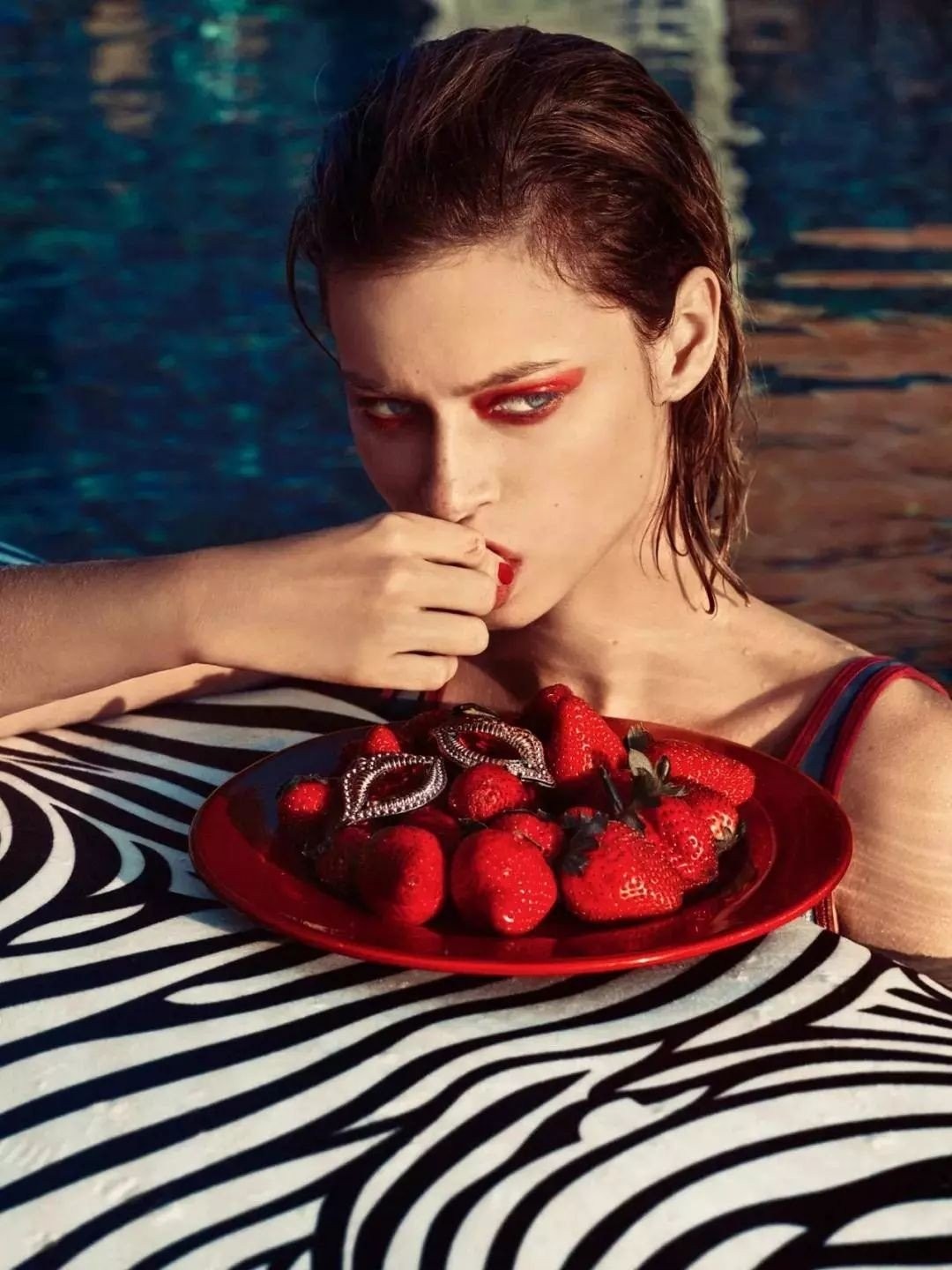 strawberries-yHQBZ.jpg