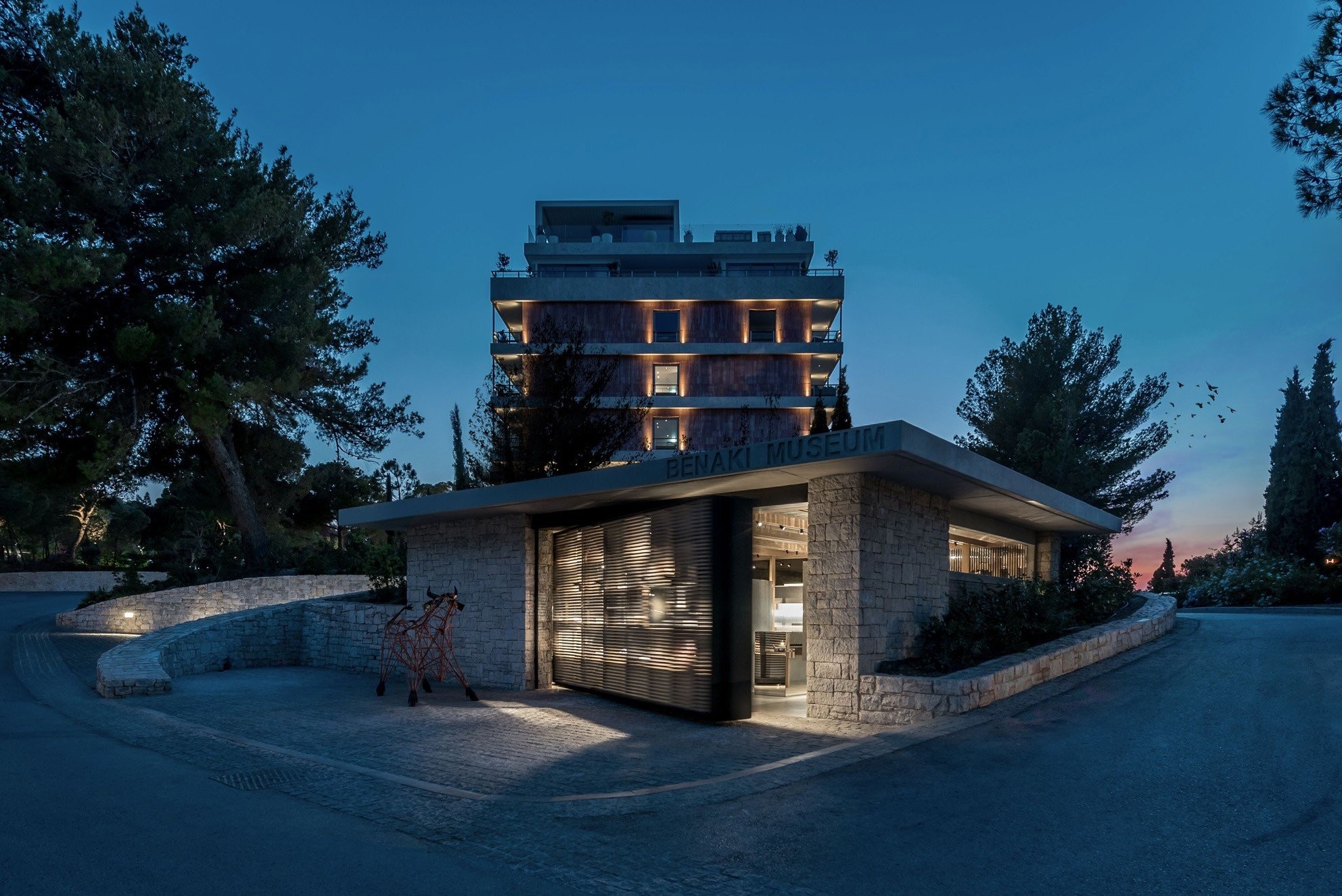 7-JNG7L.jpg