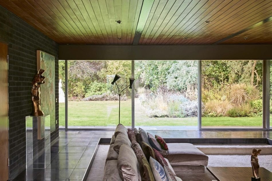 1970s-modernist-architecture-capel-manor-house-1-950x633.jpg
