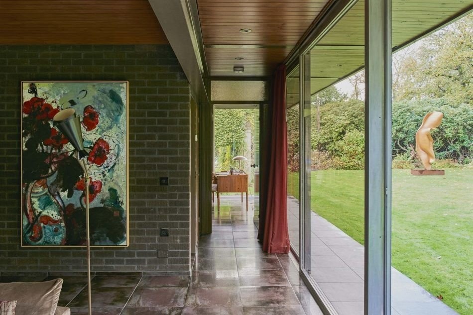 1970s-modernist-architecture-capel-manor-house-7-950x633.jpg