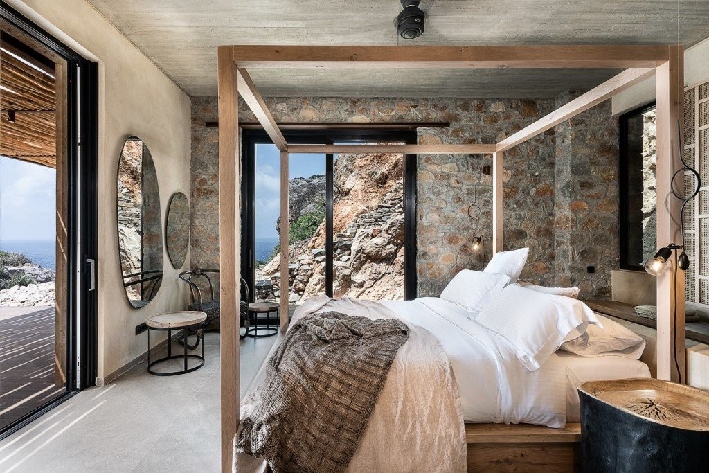 master-bedroom-1024x683-UMl1F.jpg