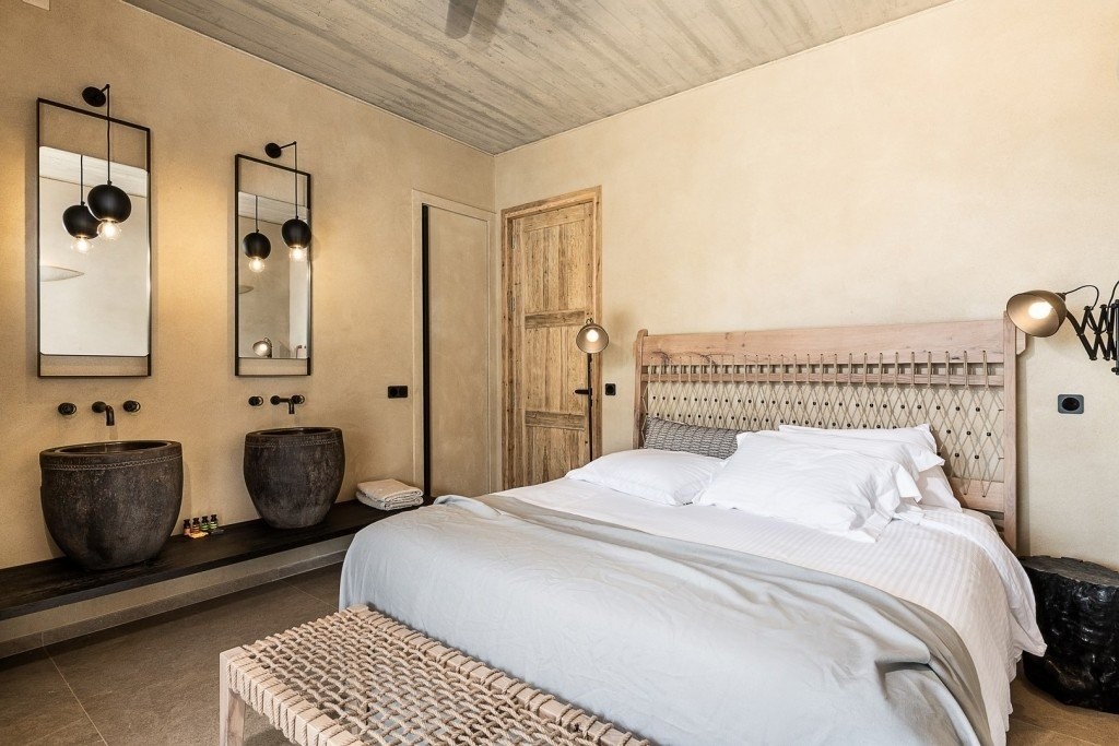 master-bedroom-2-1024x683-8bSjL.jpg