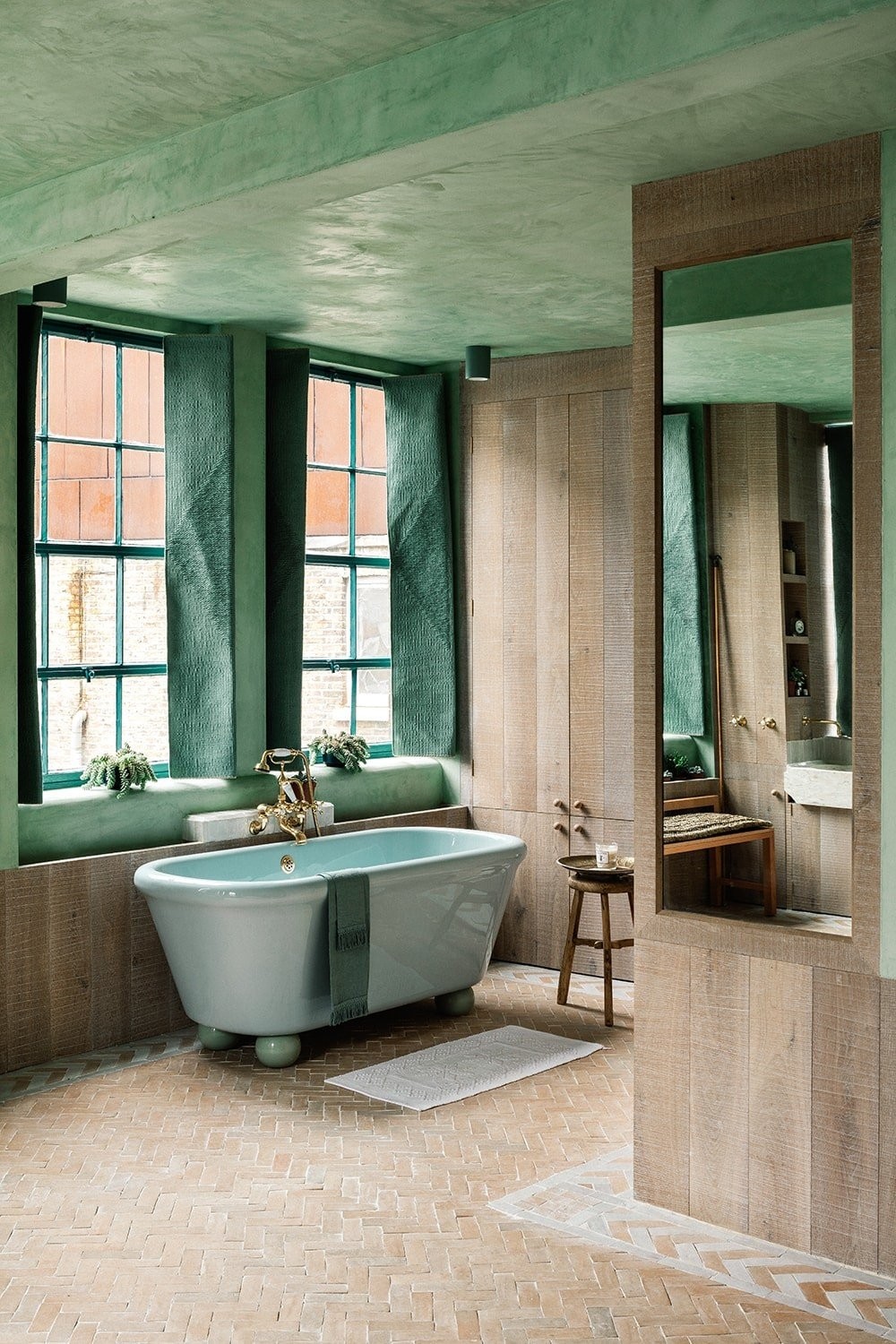 17-chan-and-eayrs-beldi-bath-1-Mfdba.jpg