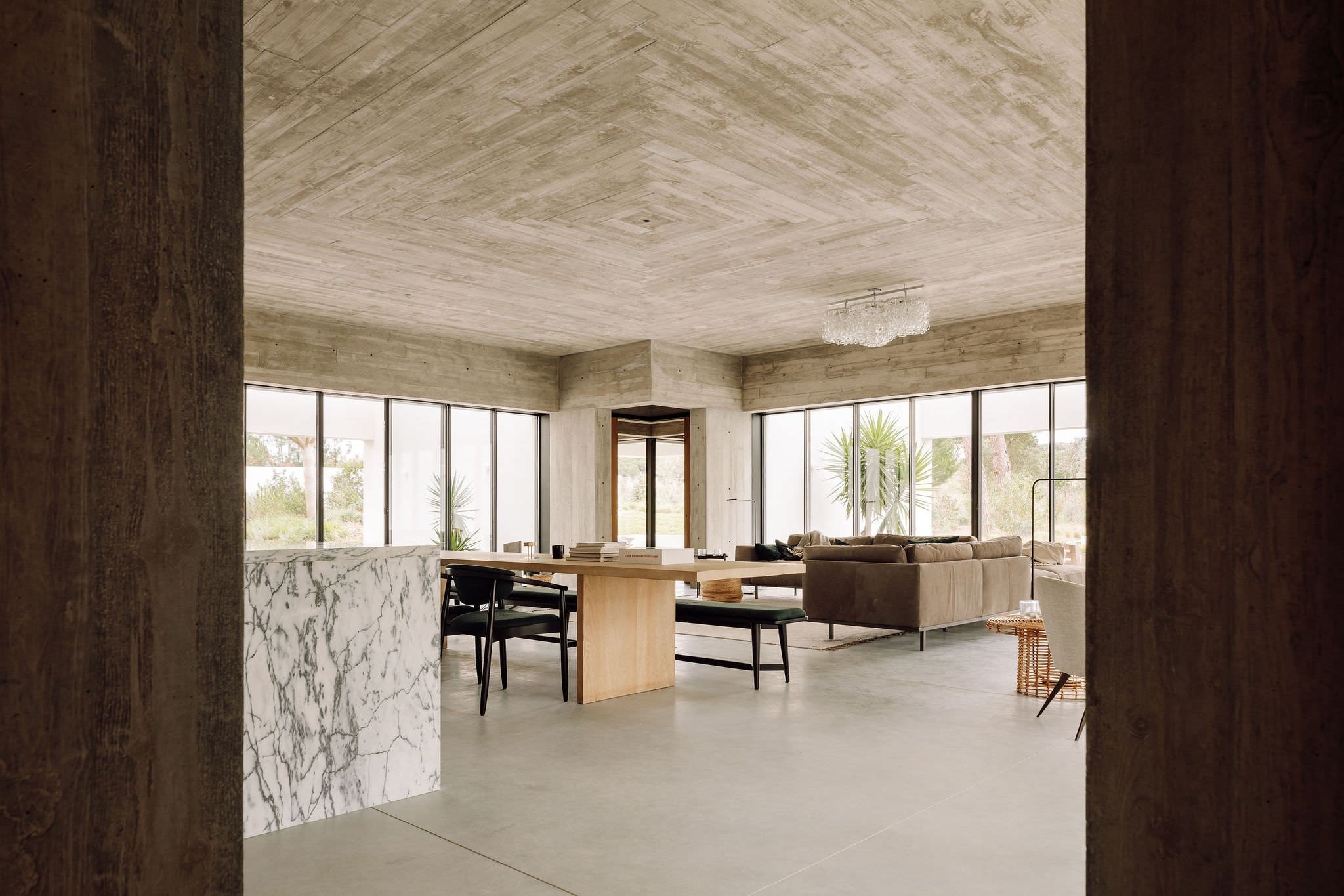 atelier-rua-casa-meco-holiday-house-portugal-photo-francisco-nogueira-yellowtrace-04-VQipW.jpg