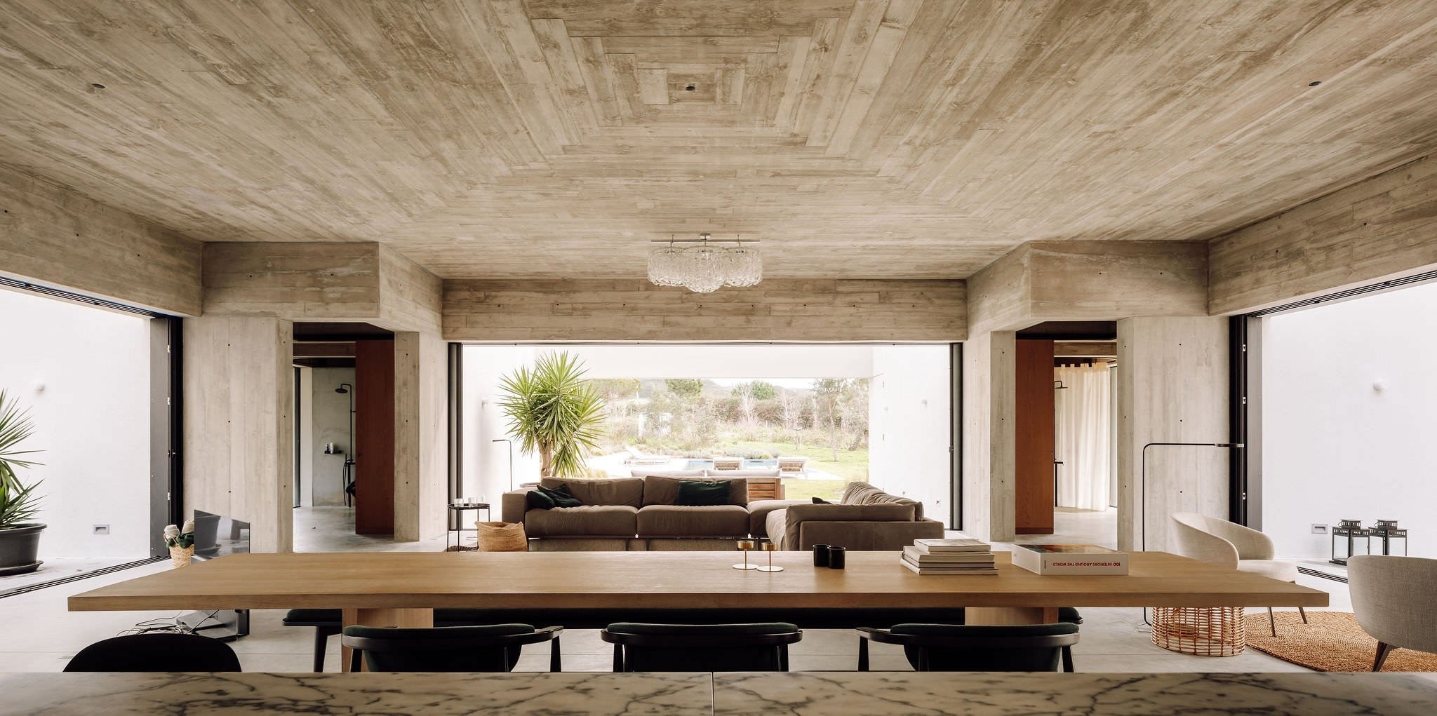 atelier-rua-casa-meco-holiday-house-portugal-photo-francisco-nogueira-yellowtrace-08-DWcTl.jpg