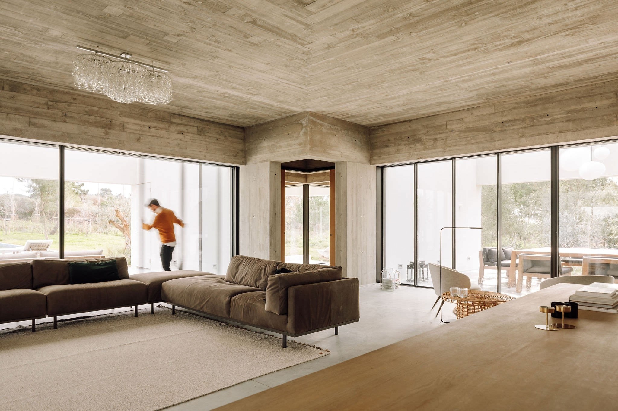 atelier-rua-casa-meco-holiday-house-portugal-photo-francisco-nogueira-yellowtrace-09-ehhmg.jpg