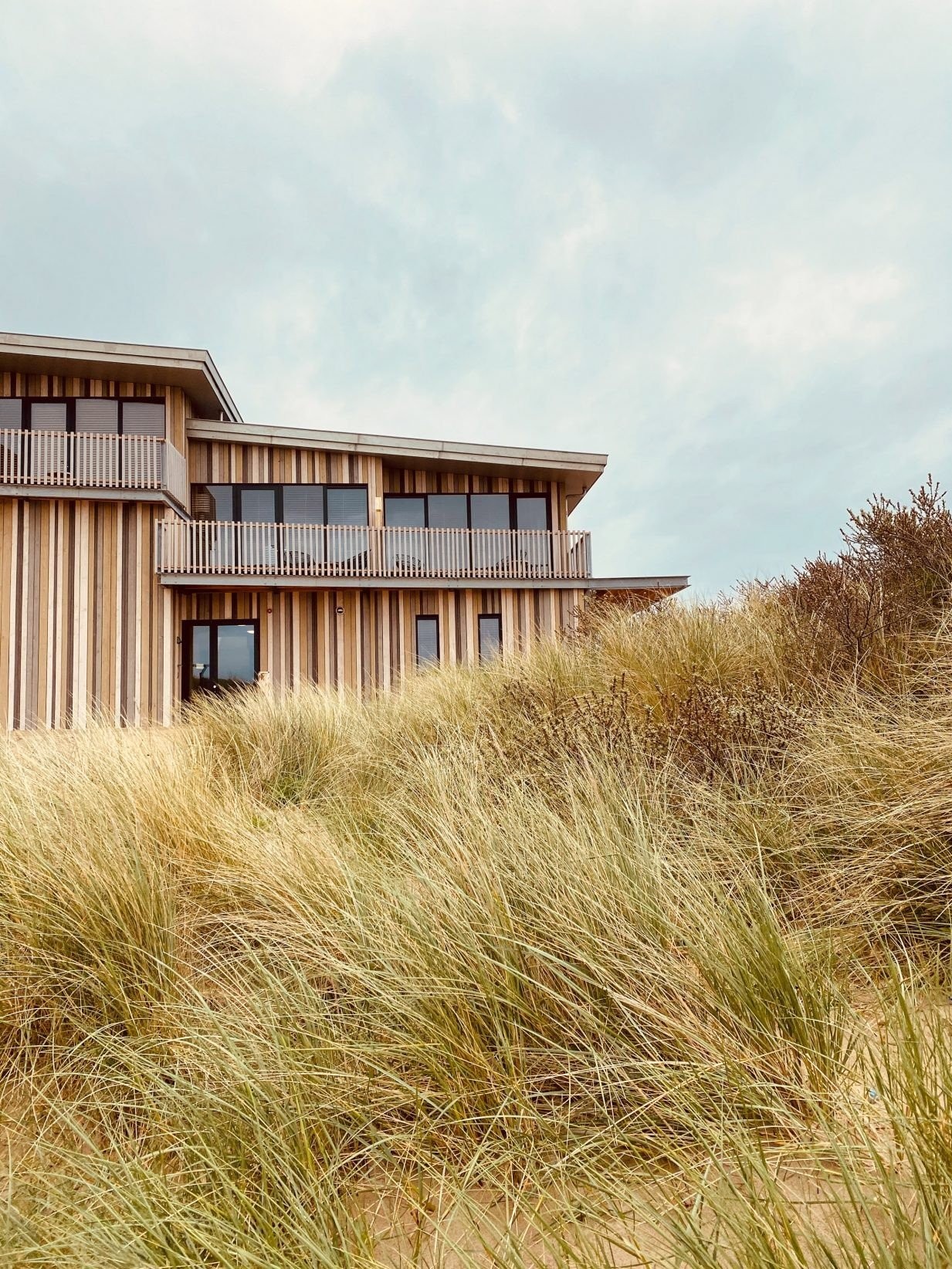 strandhotel-zoomers-netherlands-interiors-other-season-dezeen-2364-col-6-1233x1644.jpg
