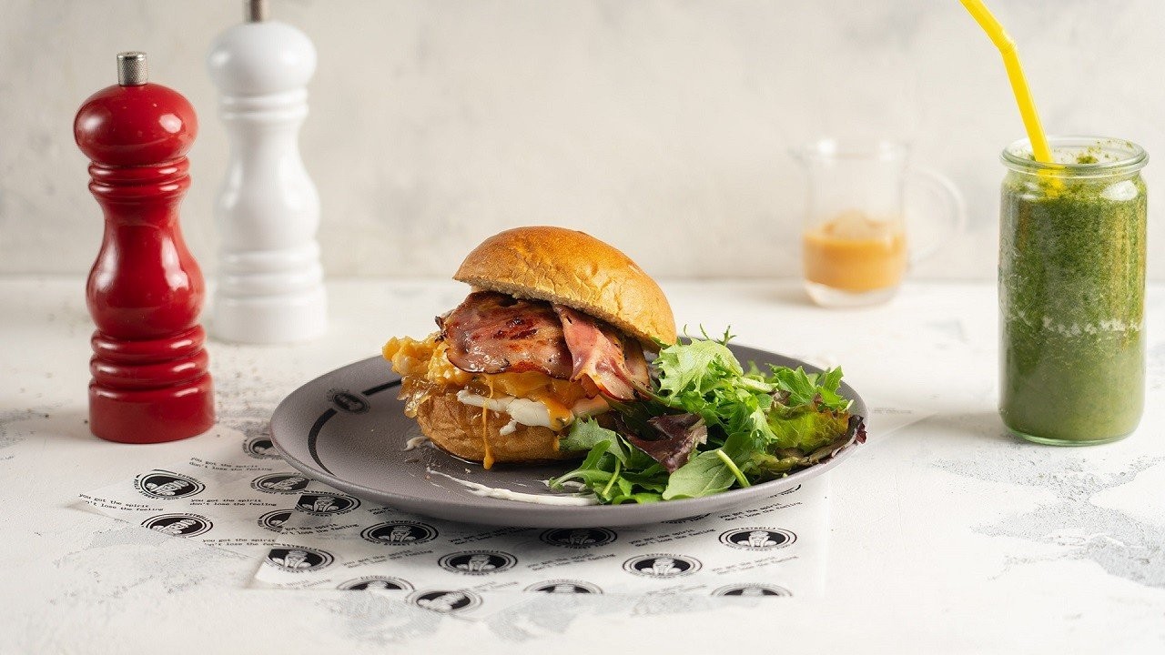 scrambled-eggs-bacon-burger-1.jpg
