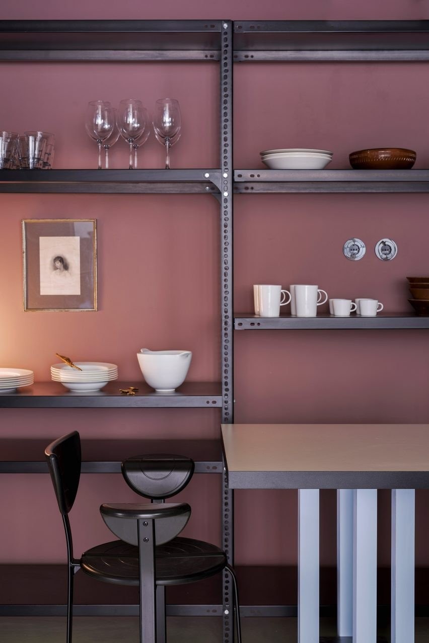 esperinos-guesthouse-athens-greece-interiors-stamos-michael-dezeen-2364-col-8-852x1278.jpg