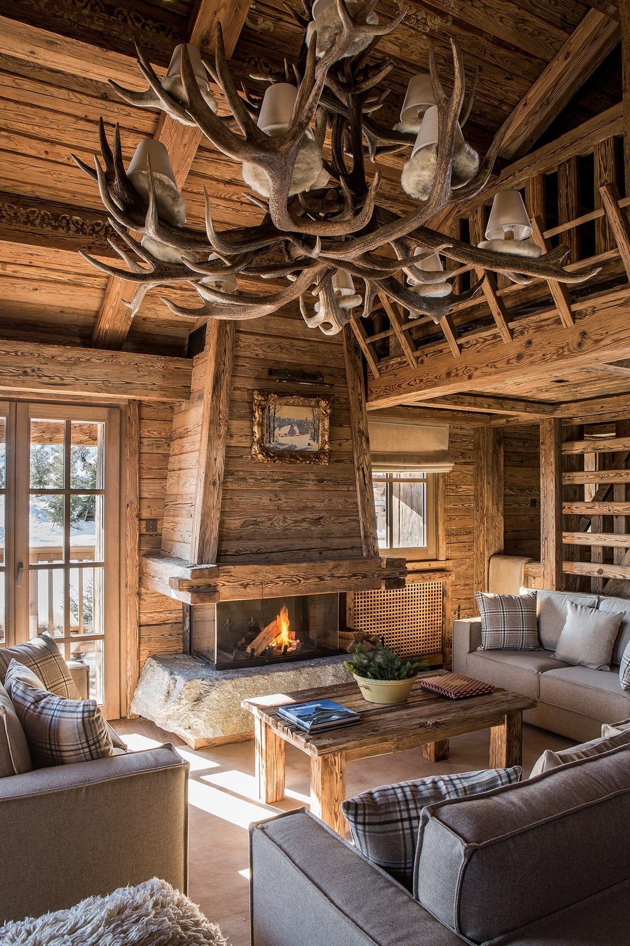 apr-le-refuge-de-la-traye-gilles-trillard-edelweiss-chalet-living-room-3.jpg