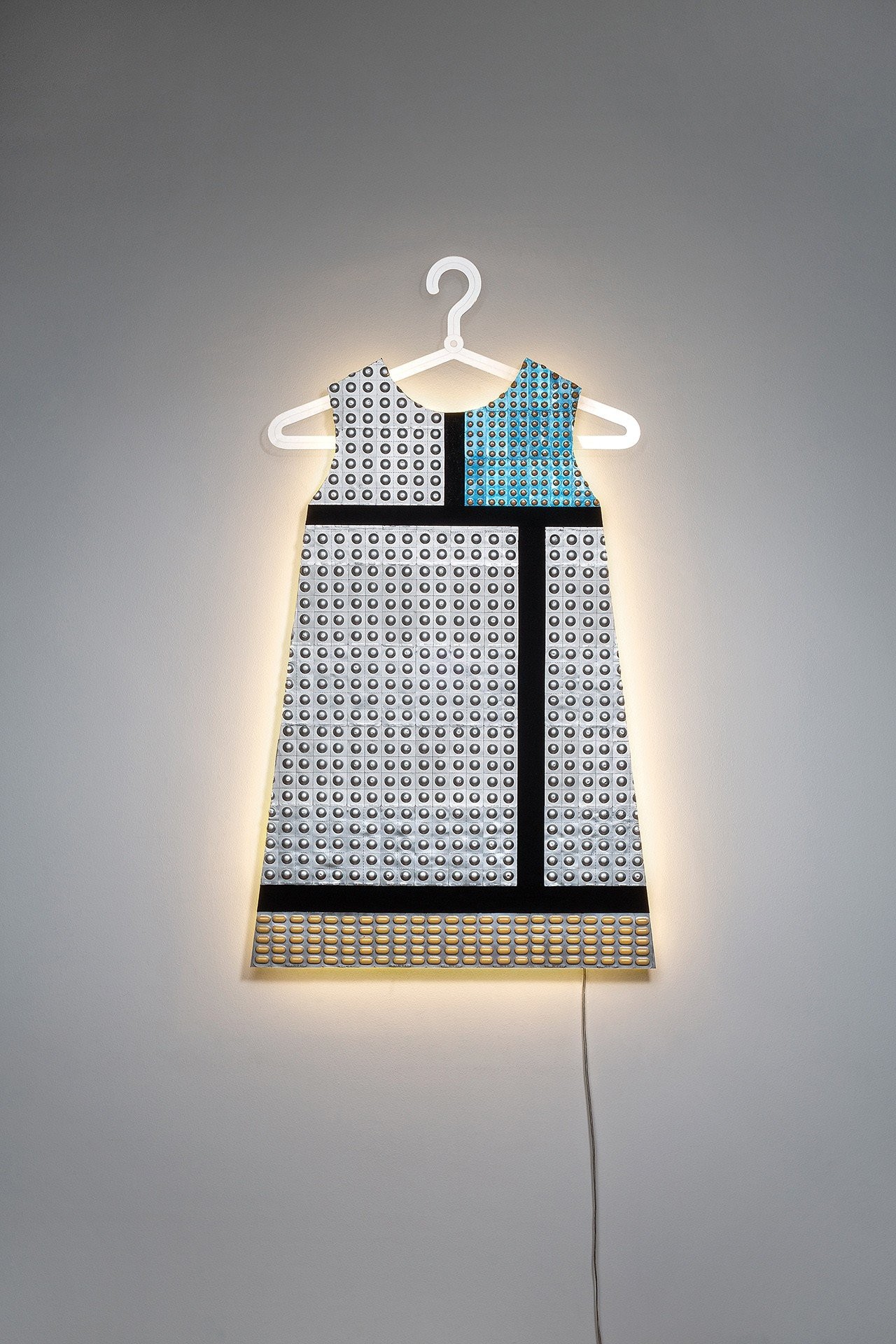kliafa-armour-or-analgesic-dress-hommage-to-mondrian-ysl-214-t-sh-2020.jpg
