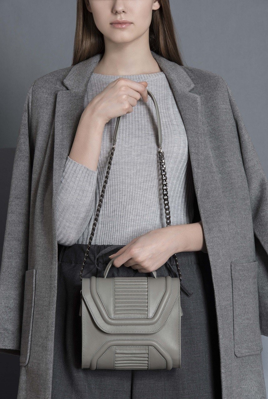 ek-ilisuscrossbody-gray.jpg