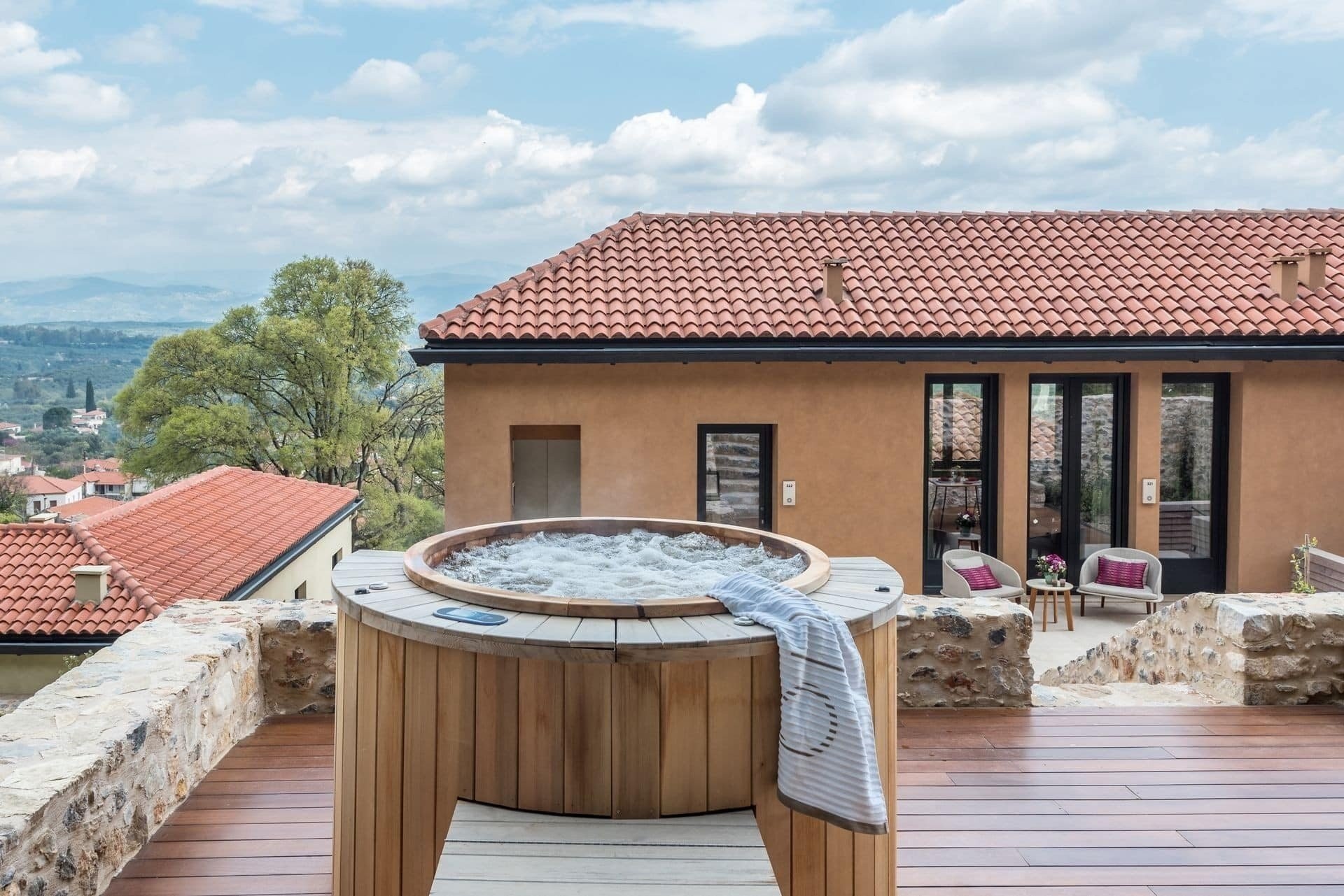 byzantium-suite-private-california-hot-tub-resized.jpeg
