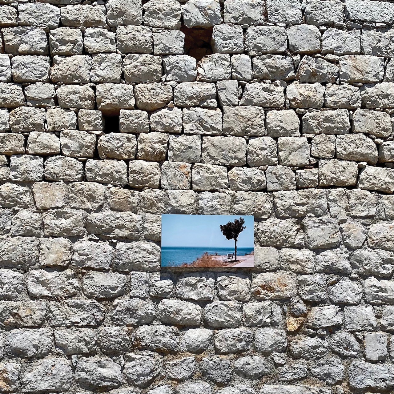 roberto-cortese-installation-shot-mapping-the-history-1821-2021-hydra.jpg