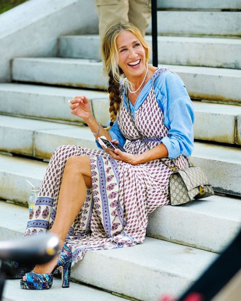 sarah-jessica-parker-is-seen-on-location-for-and-just-like-news-photo-1632848954.jpg