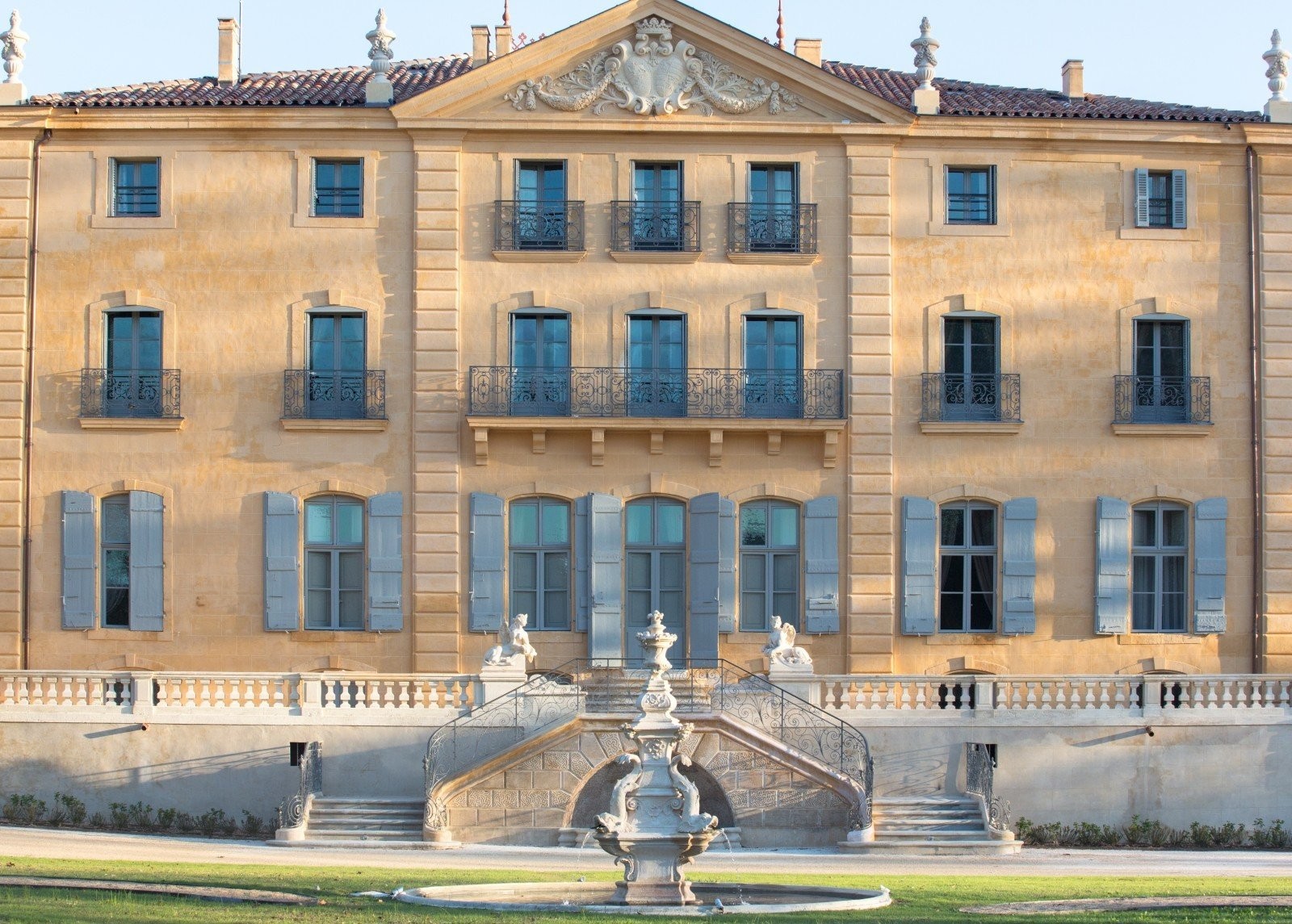 1-to-anakainismeno-chateau-de-fonscolombe-prosopsh.jpg 1-to-anakainismeno-chateau-de-fonscolombe-prosopsh.jpg