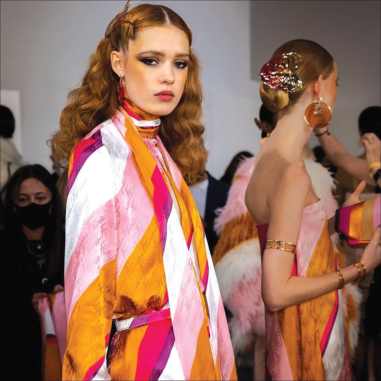 1632498939-fendi-ss22-model-backstage.jpg