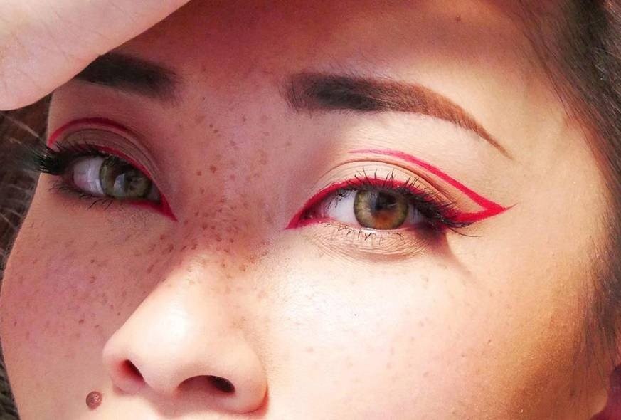 15-colored-eyeliner-looks-thumb02-bmag-lT52F.jpg