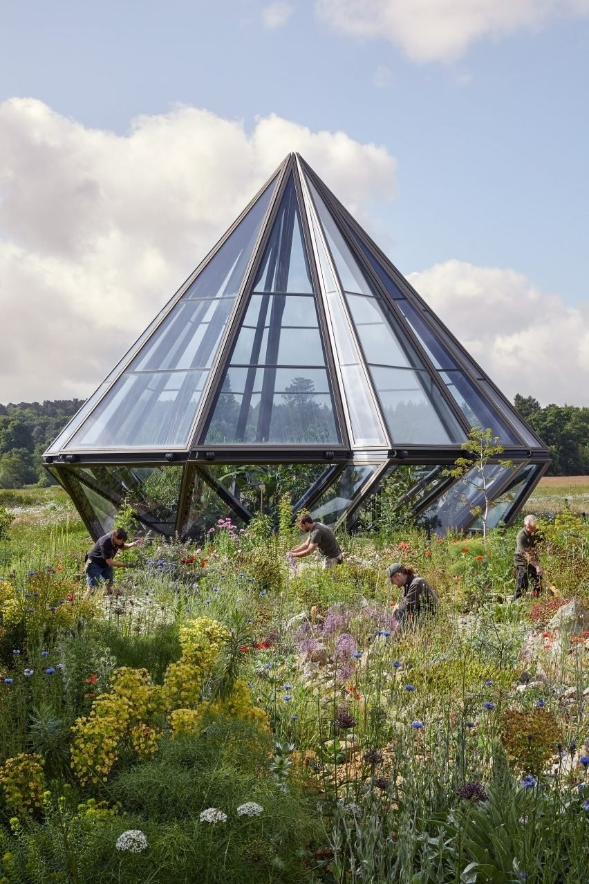 glasshouse-heatherwick-studio-raquel-diniz-dezeen-2364-col-4-852x1278-WGfue.jpg