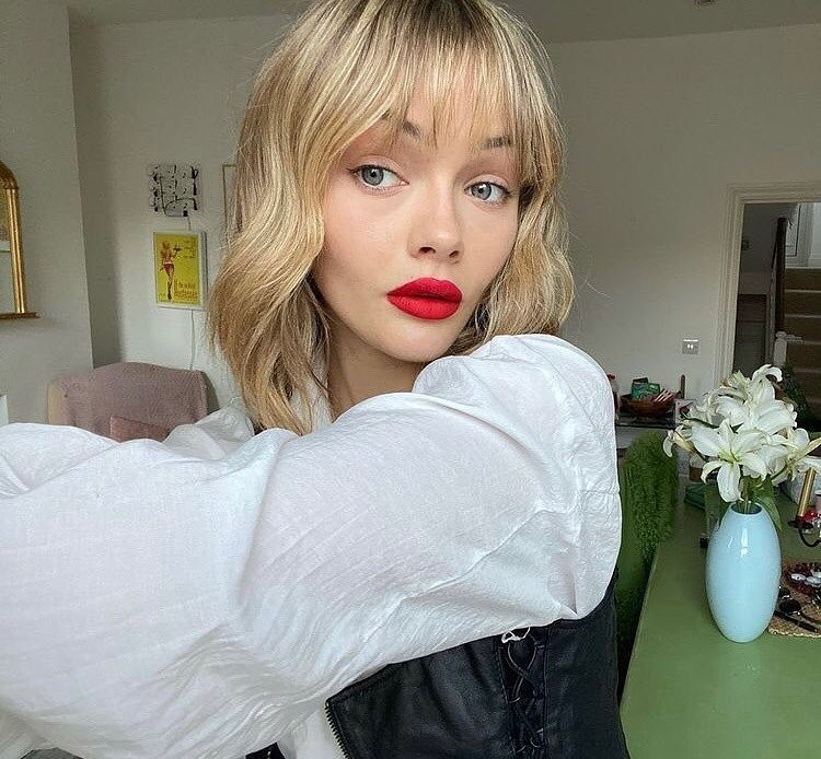 makeup-red-lipstick-face.jpg