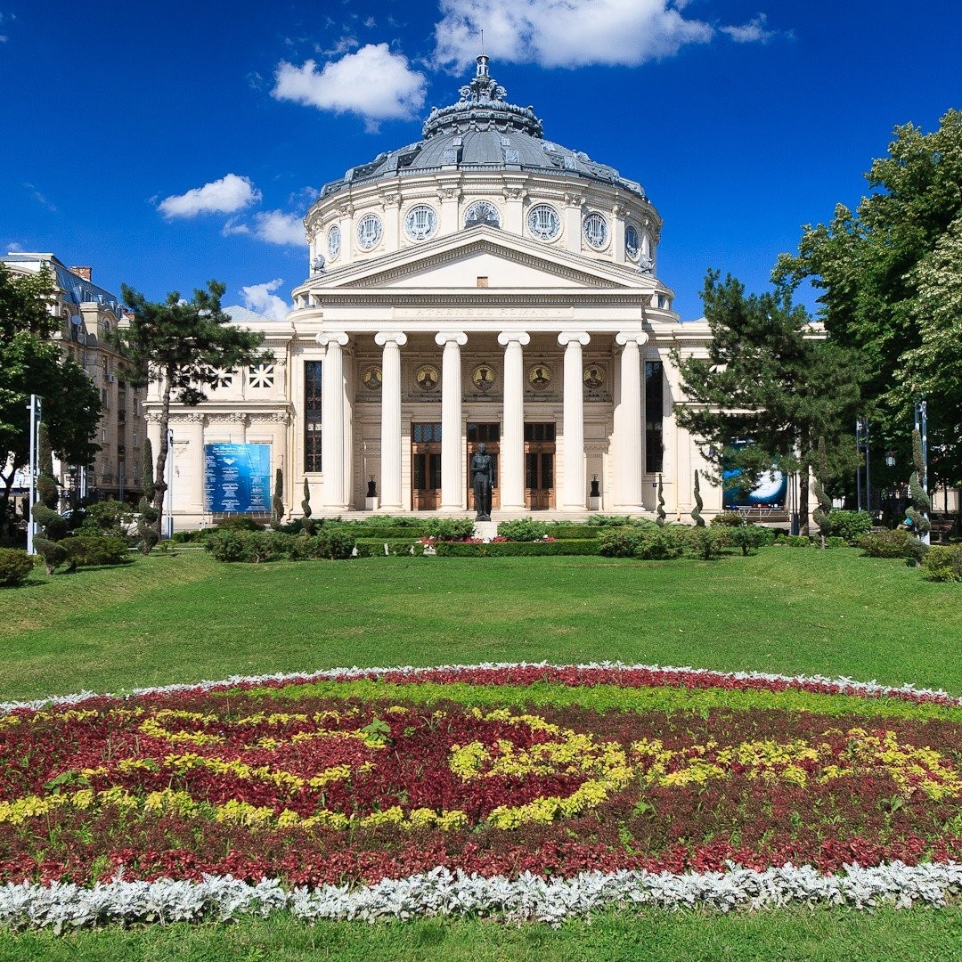 ateneul-roman-gradina.jpg