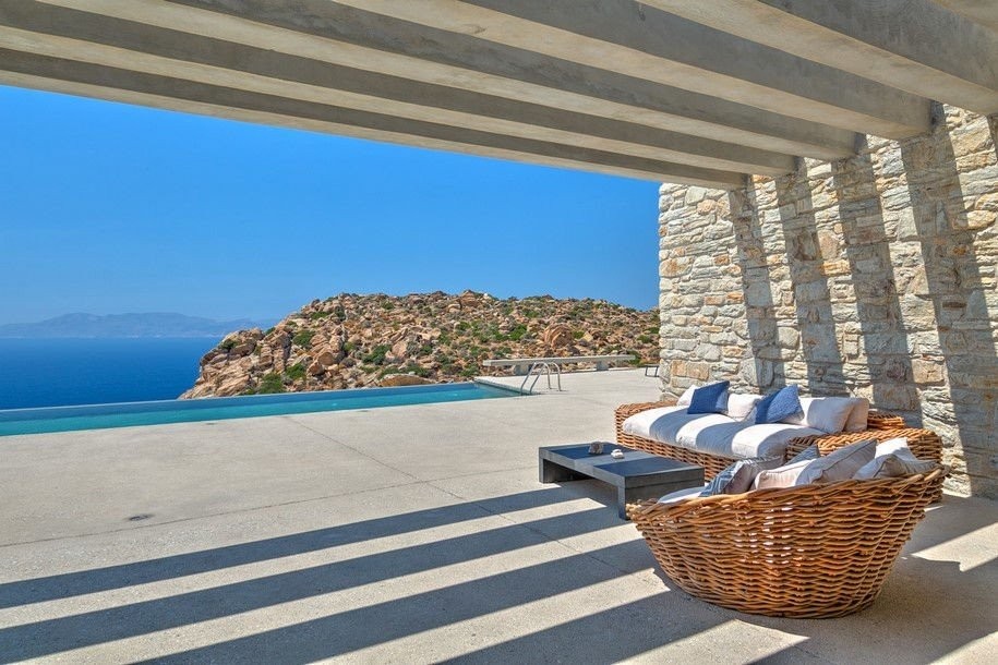 residence-in-ios-photo-by-george-fakaros-11-C4x7h.jpg