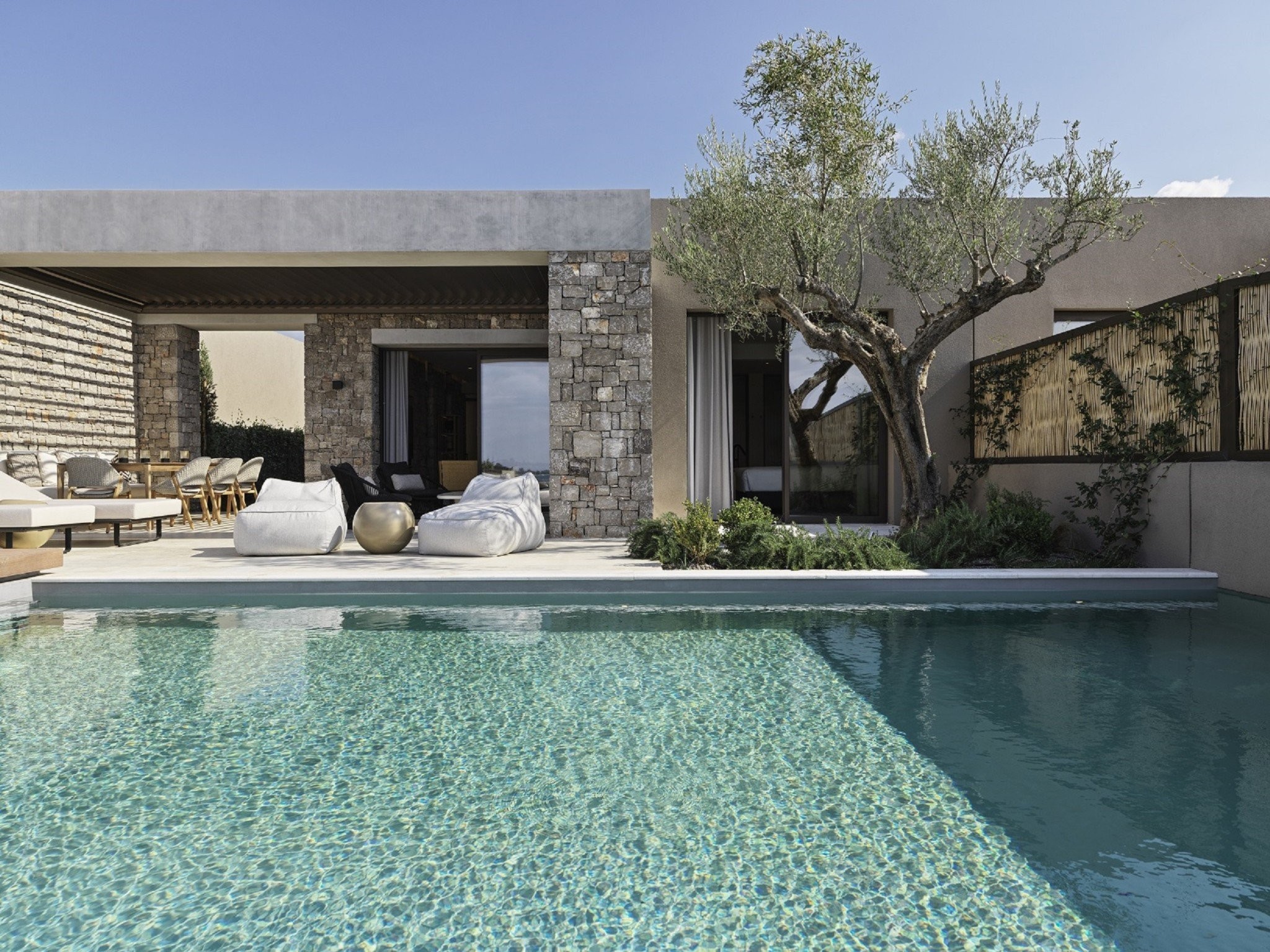 beachfront-villa-interior-2-GsJKQ.jpg