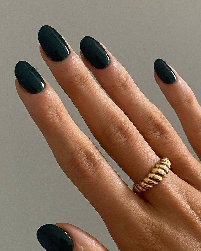 nails green