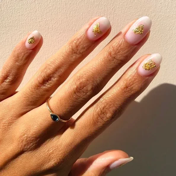 nails-christmas.webp