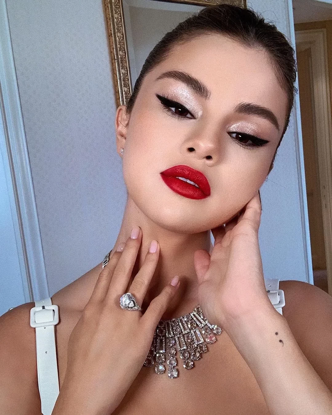 red-lips-RZAEN.webp