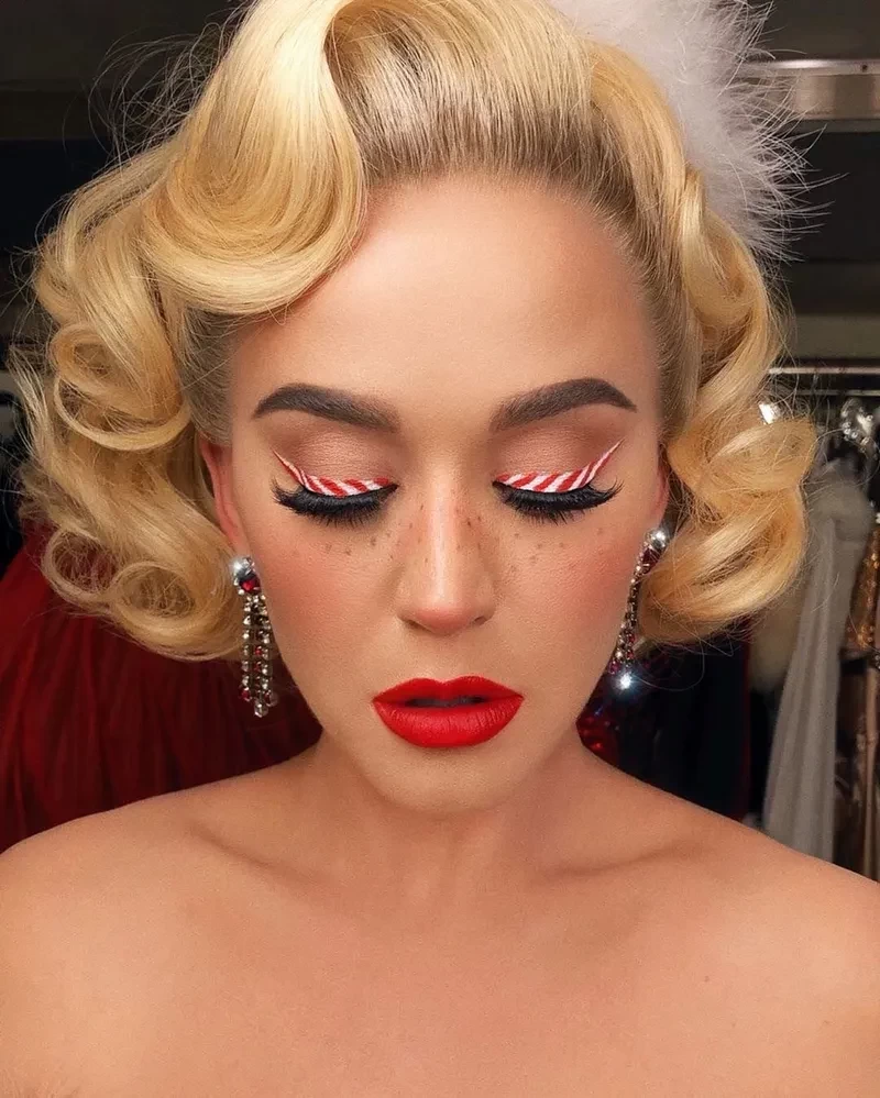 christmas-makeup.webp