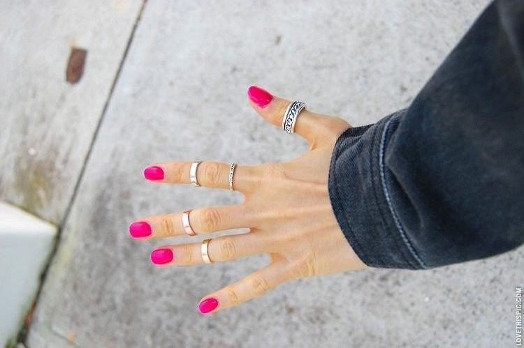 pink-naisl.jpg