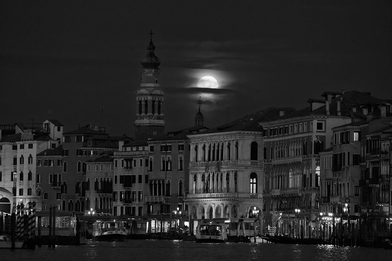 7-venise-nikos-aliagas-Zsvi0.jpg