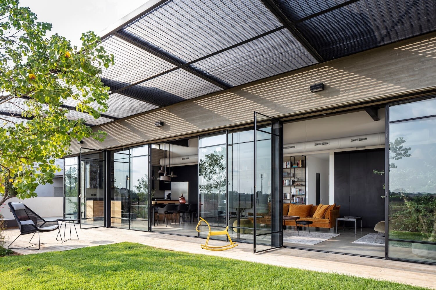 bare-house-by-the-fields-jacobs-yaniv-architects-tel-aviv-03-IjHBI.jpg