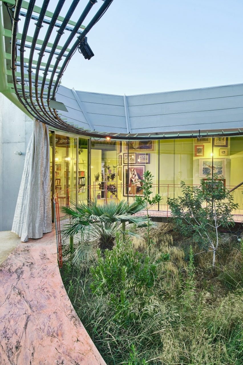 rambla-climate-house-dezeen-2364-col-10-852x1277-vPMjZ.jpg