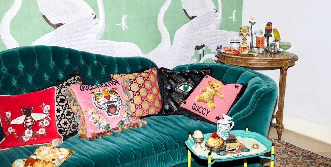 12 μαξιλάρια που θα φέρουν ανοιξιάτικο αέρα στο σαλόνι σας