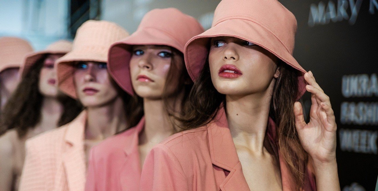 Γιατί δεν πρέπει να λούσετε ποτέ ξανά τα μαλλιά σας με ζεστό νερό 