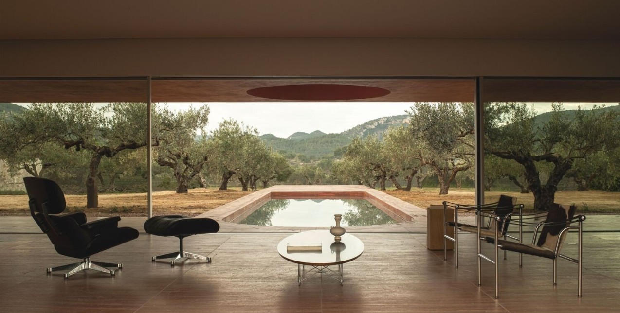 Mία breathtaking κατοικία στην Ισπανία που κατακλύζεται από μεσογειακό αέρα σε κάθε γωνιά 