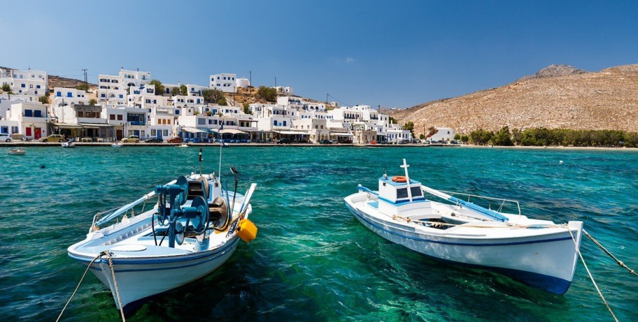 An insider guide to: Τήνος με τη Μαρία Βαζούρα 