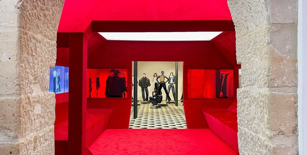 Το μοναδικό pop-up store της H&M στο Παρίσι κλέβει τις εντυπώσεις κατά τη διάρκεια του PFW 