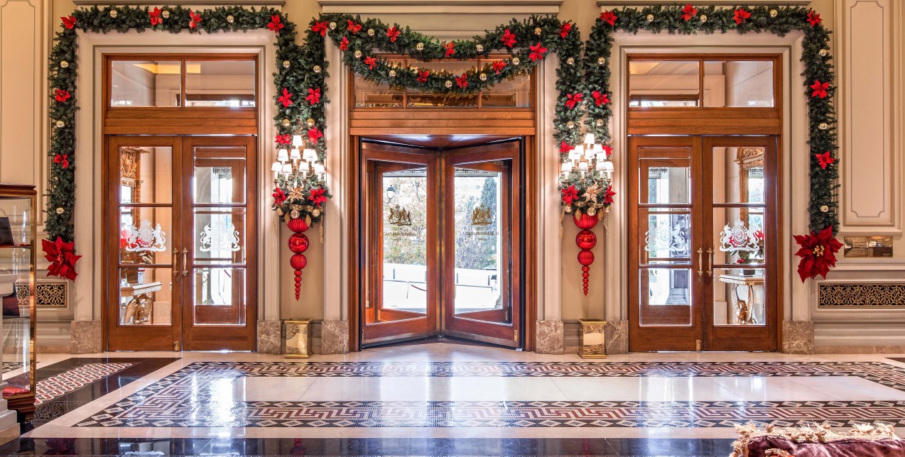 Τα Χριστούγεννα στη Μεγάλη Βρεταννία είναι γεμάτα εκλεπτυσμένη πολυτέλεια και εκλεκτά δώρα 