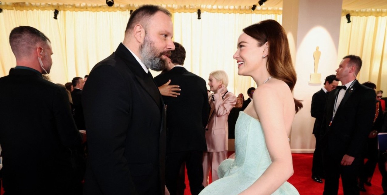 Η Emma Stone μας θύμισε γιατί ο Γιώργος Λάνθιμος κάνει το Hollywood να κινείται στους ρυθμούς του