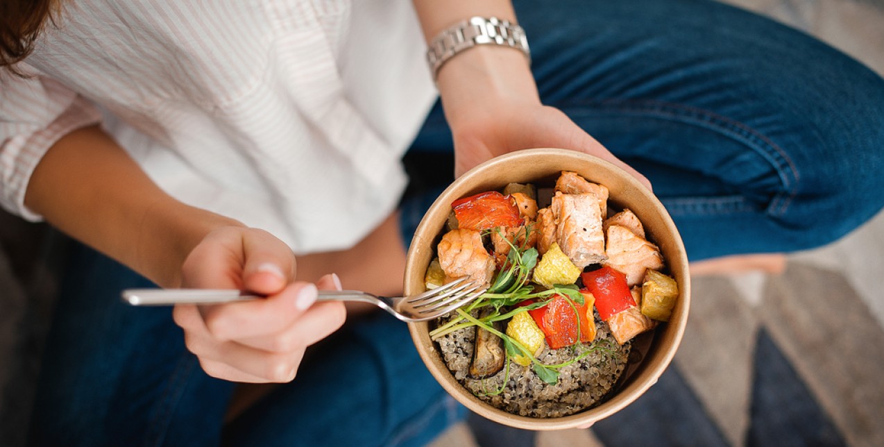 Τρώτε πολύ γρήγορα; Αυτές είναι οι πιθανές επιπτώσεις στην υγεία σας