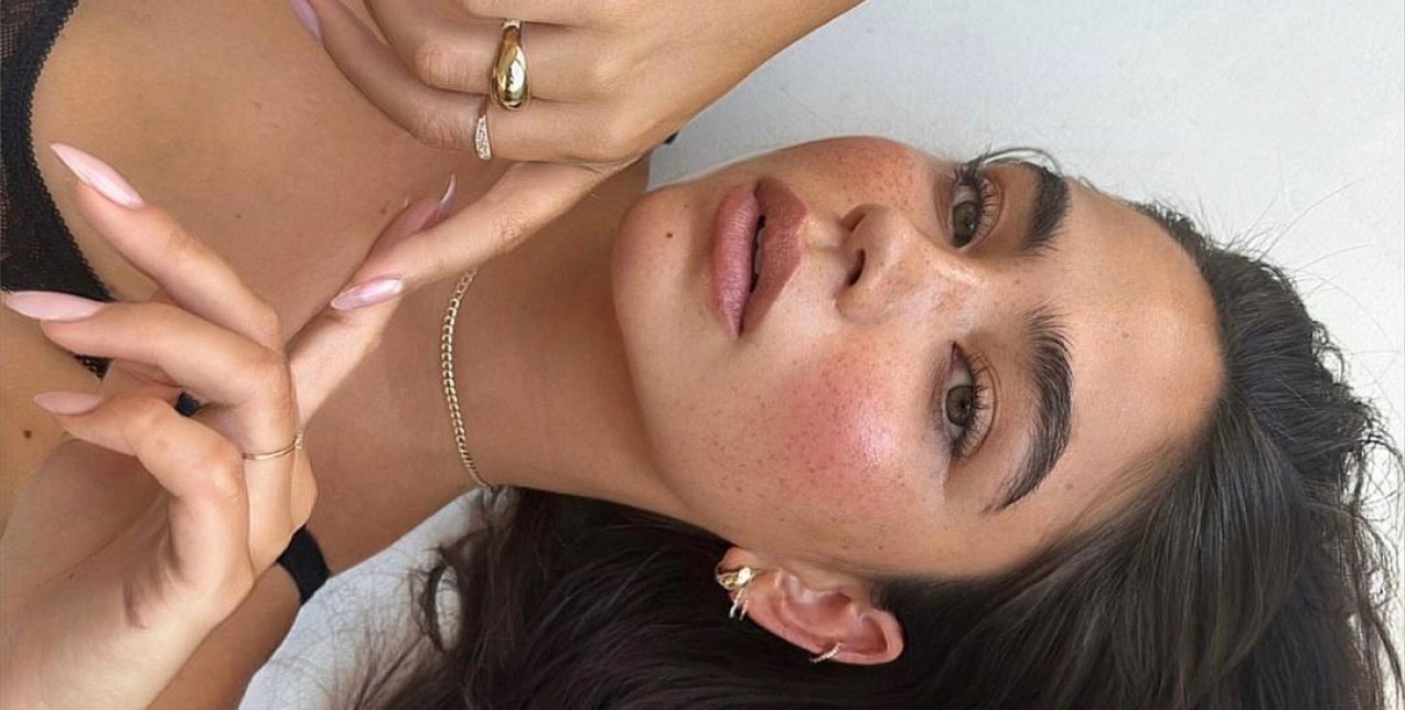 Το no-foundation makeup look που χρειάζεται μόλις 5 λεπτά