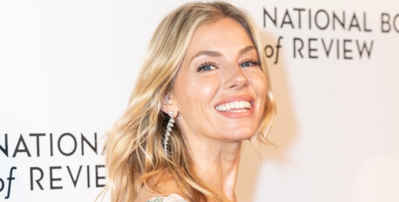 Τα 5 skin hacks της Sienna Miller για μια πιο youthful επιδερμίδα