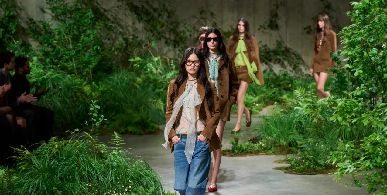 Το Cruise 2025 Show της Gucci ήταν ένα αφιέρωμα στις σύγχρονες αντιθέσεις
