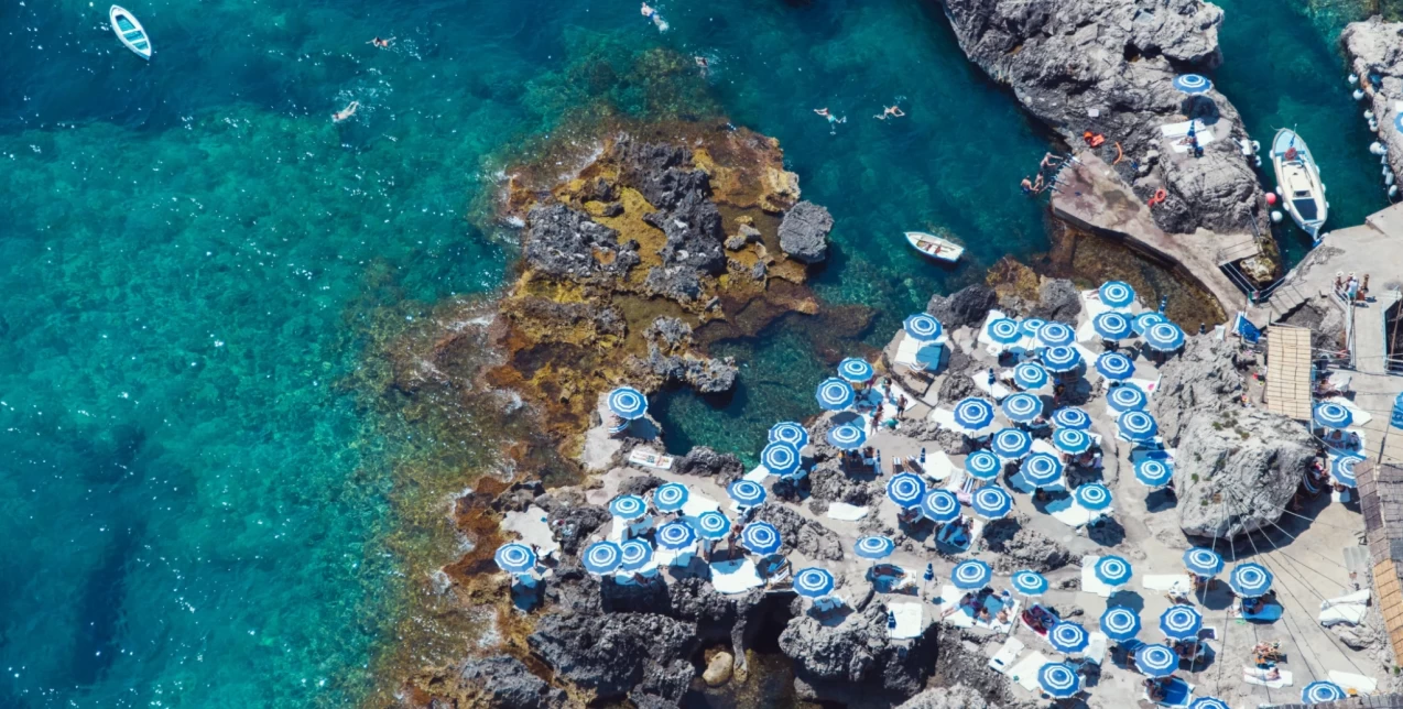 The Evolution of Beach Clubs: Μια αναδρομή στη «χρυσή εποχή» τους και μια ματιά στην επικράτηση και στην εξέλιξη της κουλτούρας τους