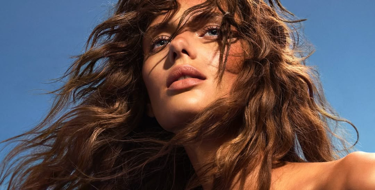 Κι όμως, υπάρχουν μερικά μυστικά που προστατεύουν το make up σας από το να «καταστραφεί» σε συνθήκες ζέστης